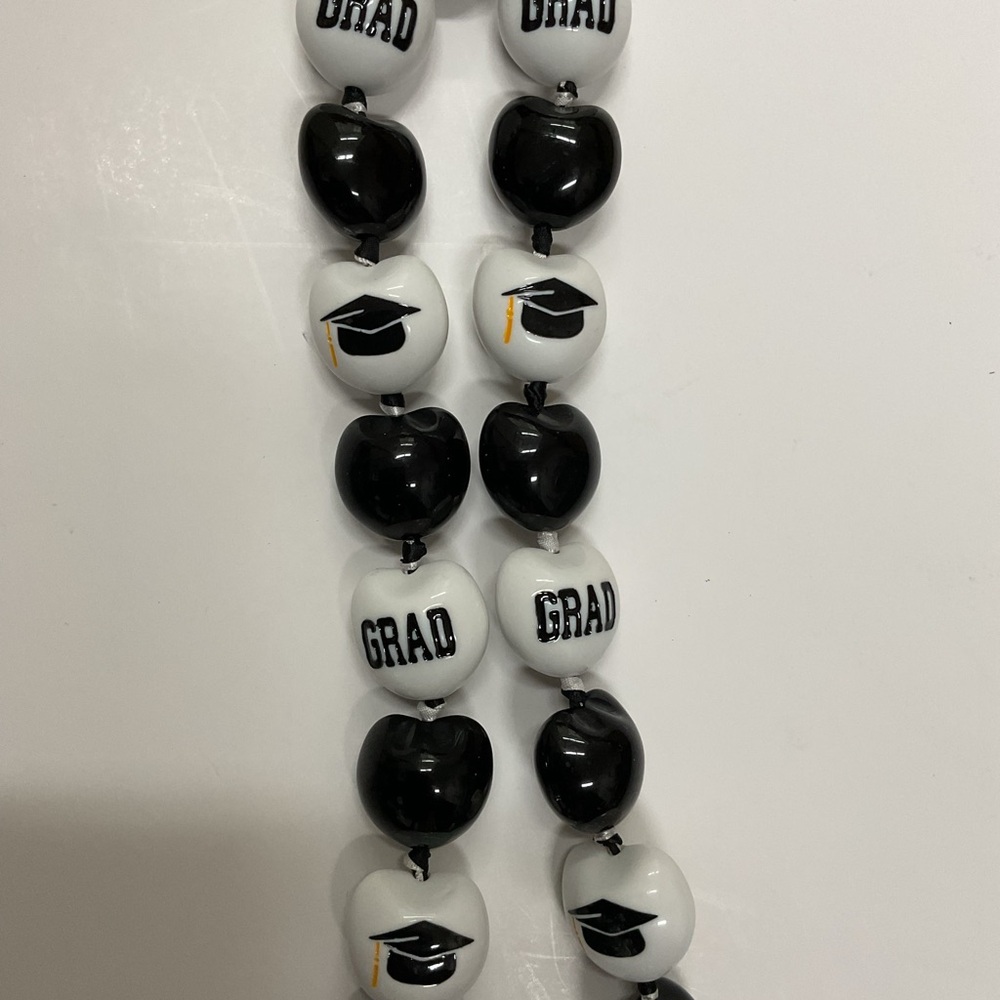 Graduation Bead Necklace in Black and White new